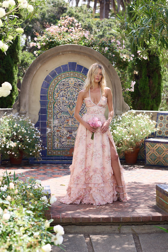 Klára – Romantické dlouhé šaty s volány a rozparkem