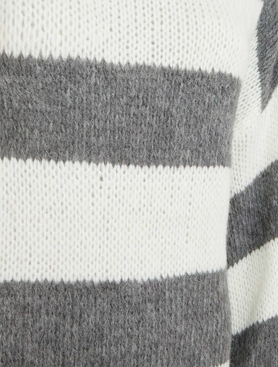 Anna – Dámský pruhovaný svetr v šedobílé barvě
