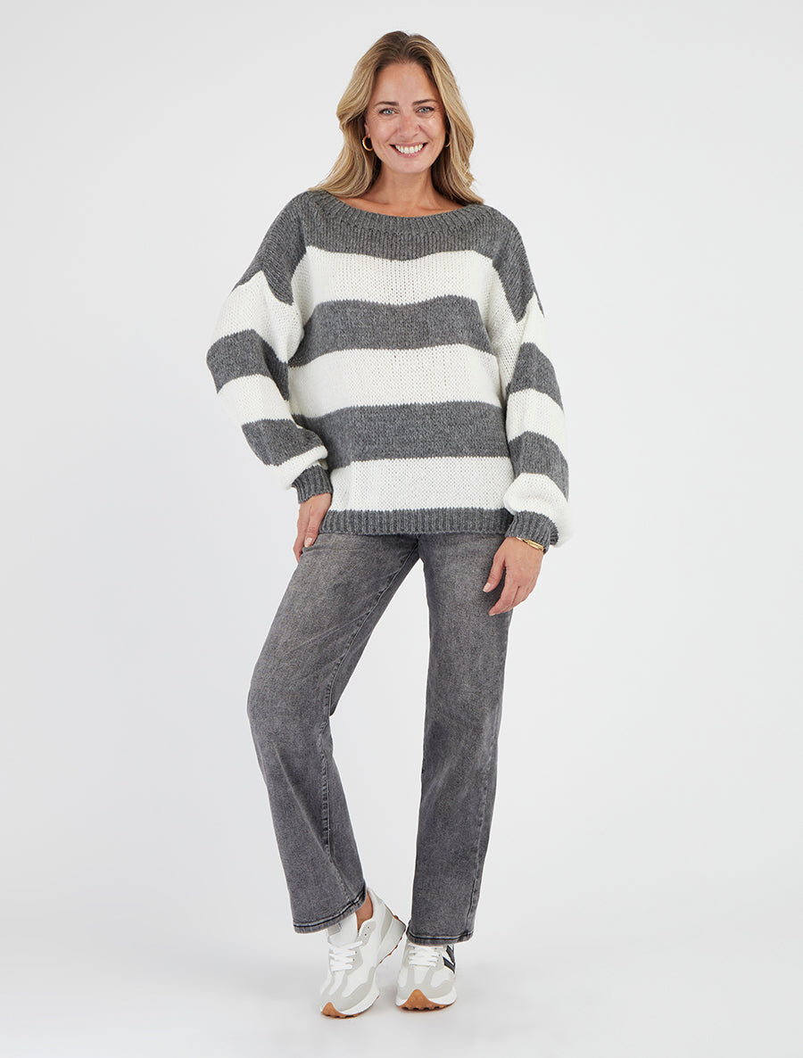 Anna – Dámský pruhovaný svetr v šedobílé barvě