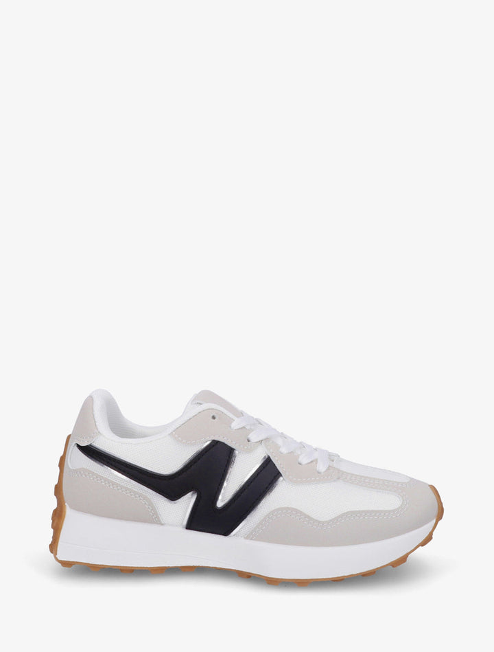 New era - Klasické tenisky s moderními detaily